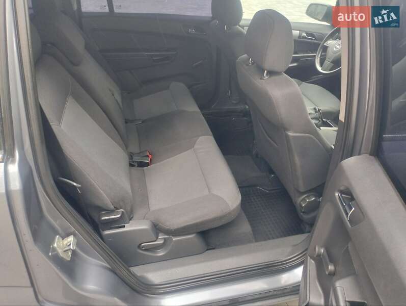Мінівен Opel Zafira 2006 в Острозі
