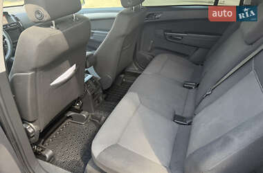 Минивэн Opel Zafira 2010 в 