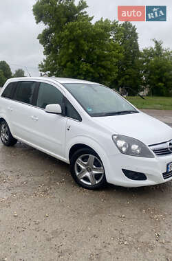 Минивэн Opel Zafira 2010 в Шумске