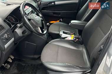 Минивэн Opel Zafira 2010 в 