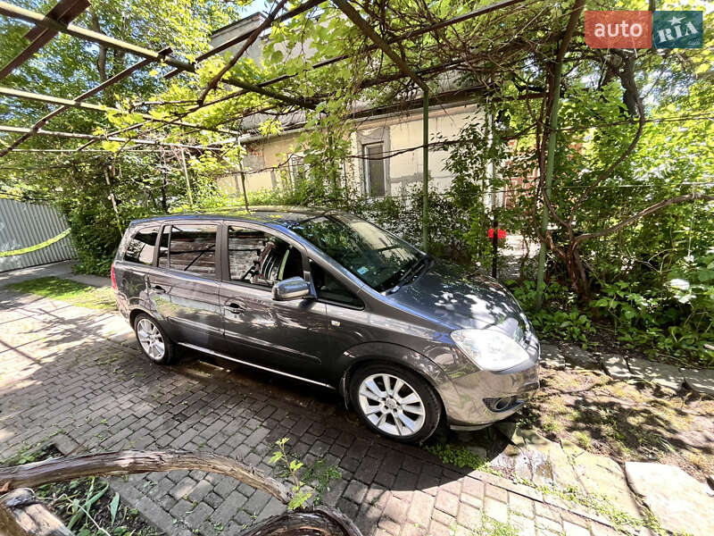 Минивэн Opel Zafira 2009 в Ивано-Франковске