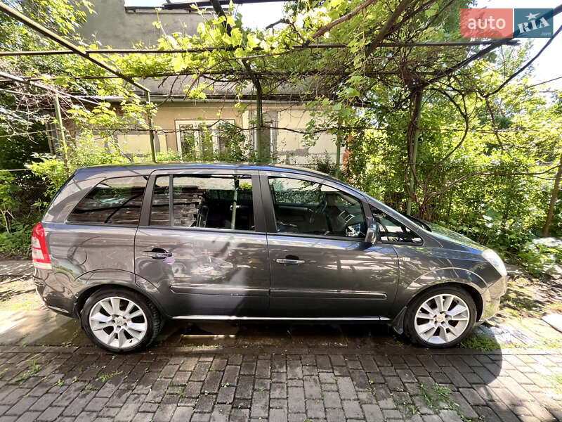 Минивэн Opel Zafira 2009 в Ивано-Франковске