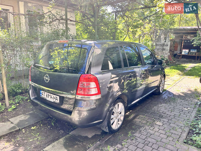 Минивэн Opel Zafira 2009 в Ивано-Франковске