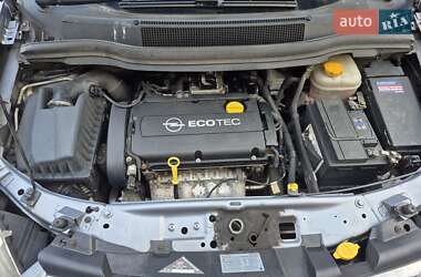 Минивэн Opel Zafira 2009 в 