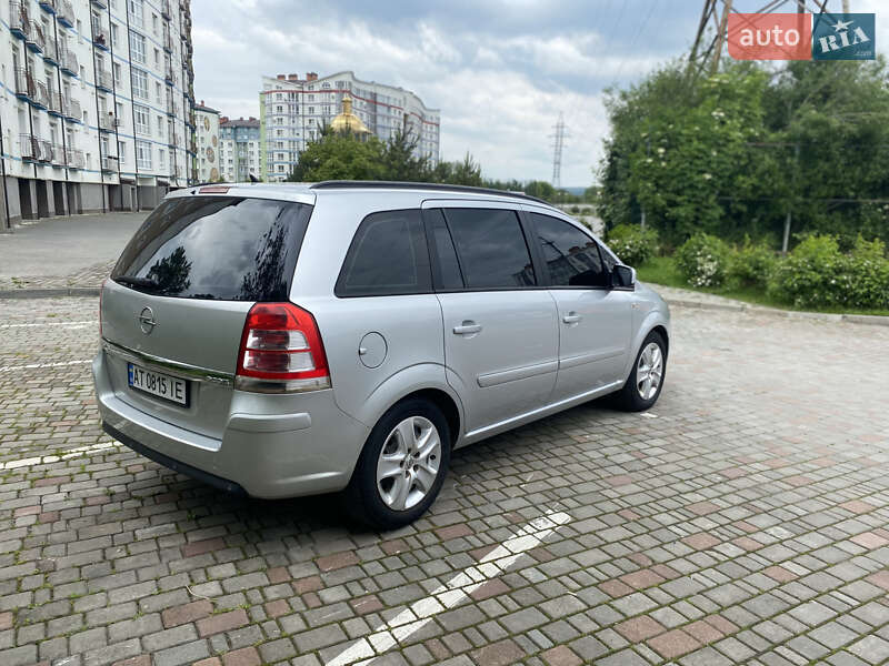 Минивэн Opel Zafira 2012 в Ивано-Франковске