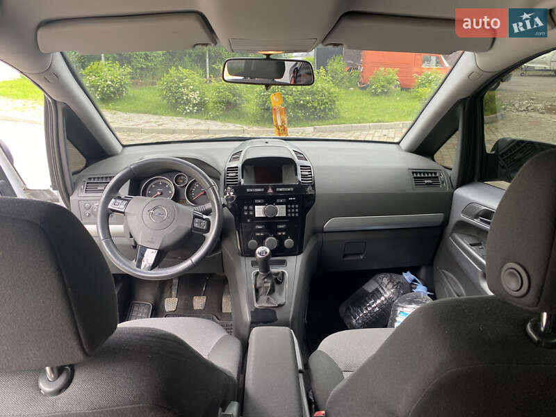 Минивэн Opel Zafira 2012 в Ивано-Франковске