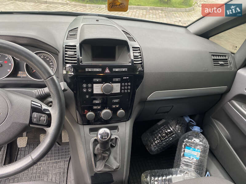 Минивэн Opel Zafira 2012 в Ивано-Франковске