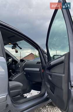 Минивэн Opel Zafira 2006 в 