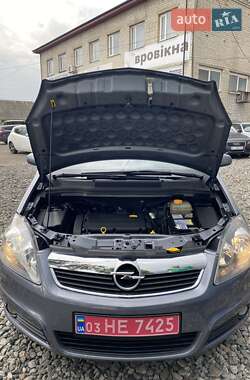 Минивэн Opel Zafira 2006 в 