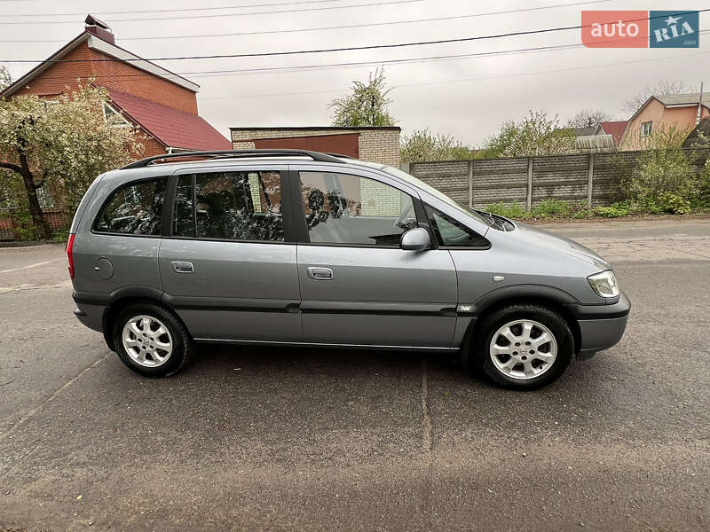 Минивэн Opel Zafira 2005 в Сумах
