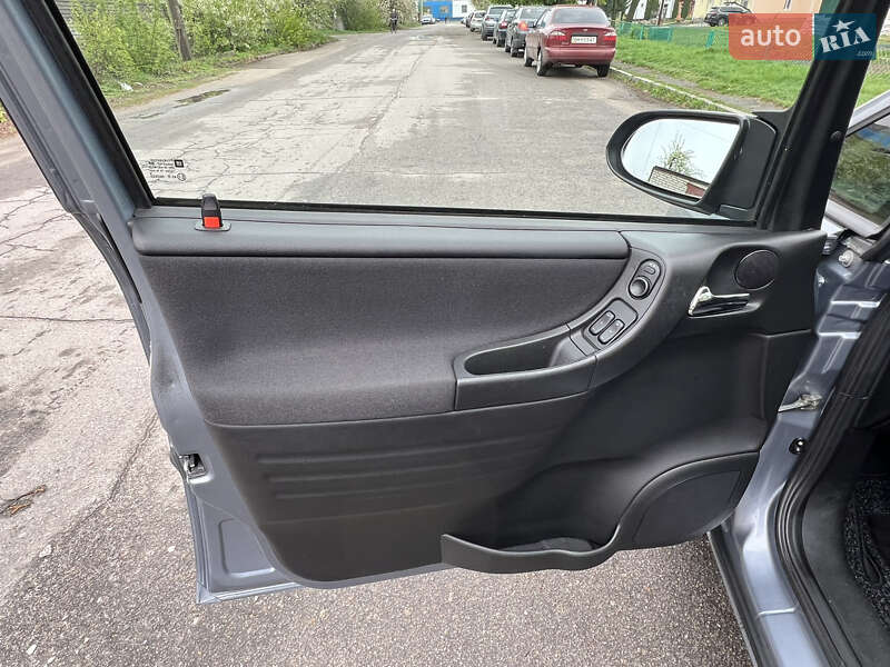 Минивэн Opel Zafira 2005 в Сумах