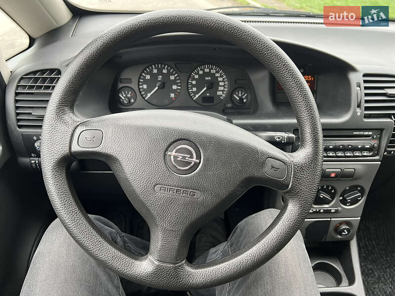 Минивэн Opel Zafira 2005 в Сумах