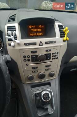 Минивэн Opel Zafira 2008 в 