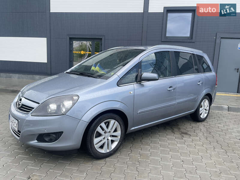Минивэн Opel Zafira 2008 в 