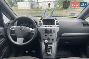 Минивэн Opel Zafira 2008 в 