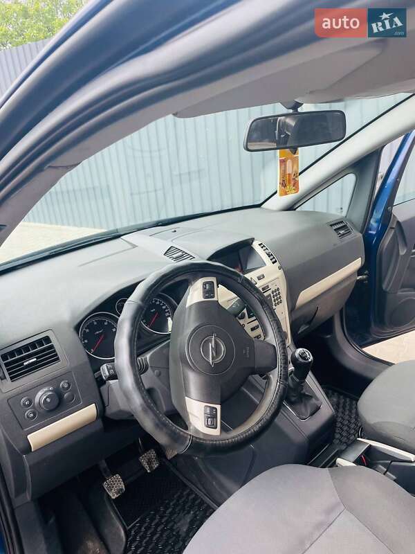 Минивэн Opel Zafira 2008 в Южноукраинске
