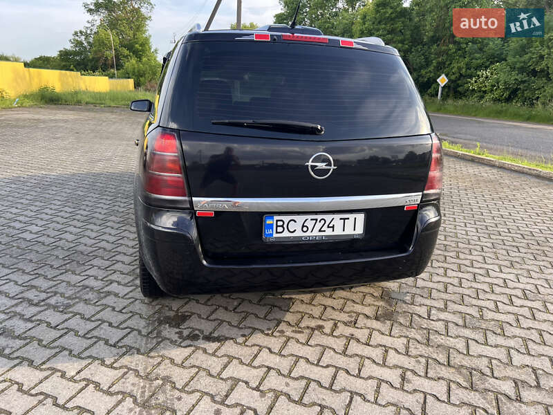 Минивэн Opel Zafira 2006 в Хотине