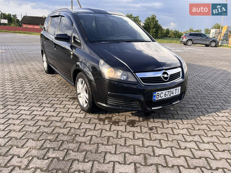 Минивэн Opel Zafira 2006 в Хотине