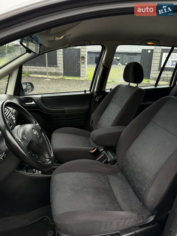 Минивэн Opel Zafira 2001 в Луцке
