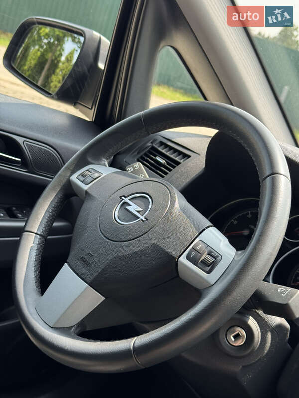 Минивэн Opel Zafira 2012 в Львове