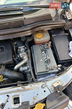 Мінівен Opel Zafira 2009 в Чернігові