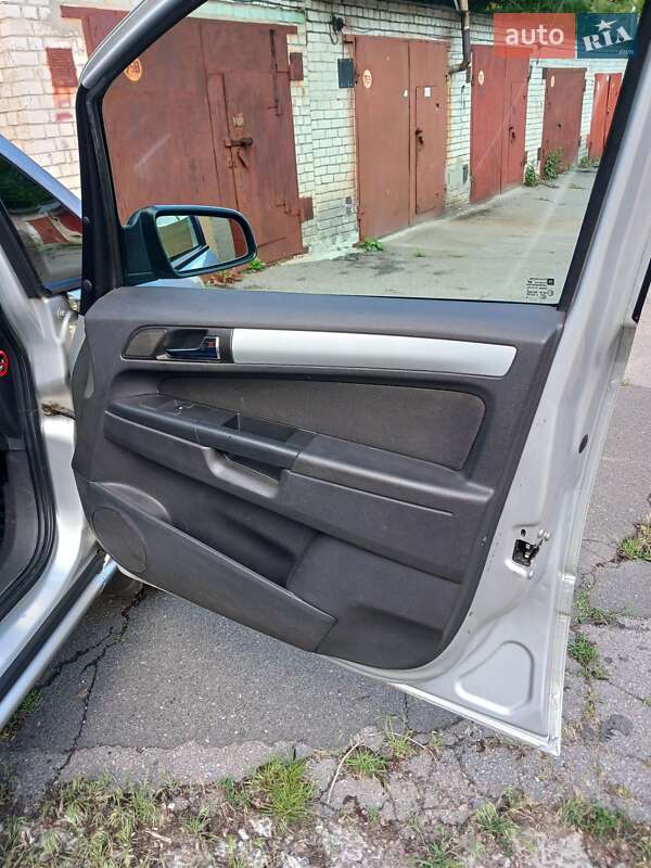 Мінівен Opel Zafira 2009 в Чернігові