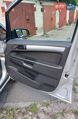 Минивэн Opel Zafira 2009 в 