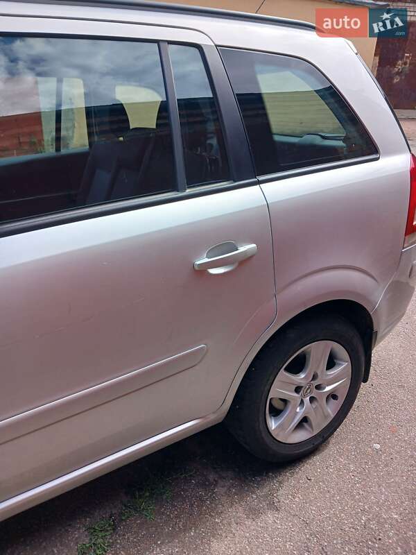 Мінівен Opel Zafira 2009 в Чернігові
