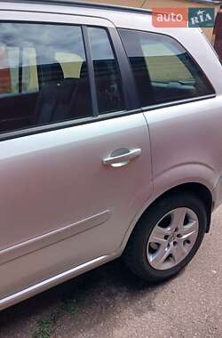 Минивэн Opel Zafira 2009 в 