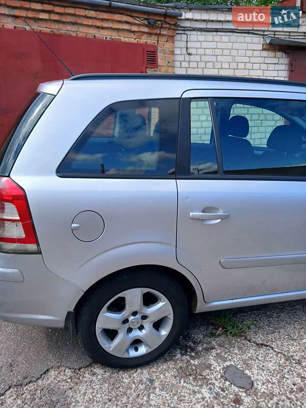 Мінівен Opel Zafira 2009 в Чернігові