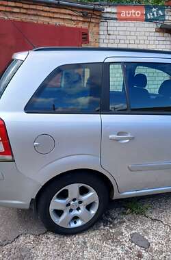 Минивэн Opel Zafira 2009 в 
