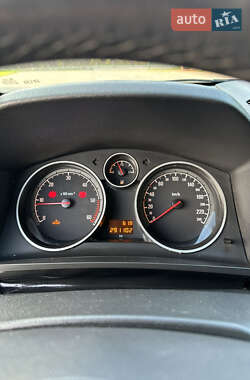 Мінівен Opel Zafira 2011 в 