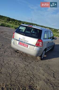 Минивэн Opel Zafira 2010 в 
