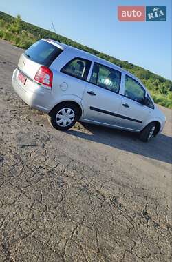 Минивэн Opel Zafira 2010 в 