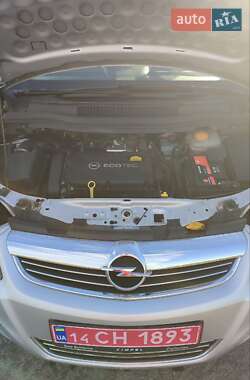 Минивэн Opel Zafira 2010 в 