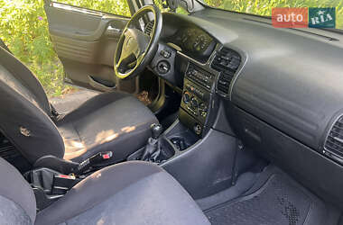Минивэн Opel Zafira 2000 в 