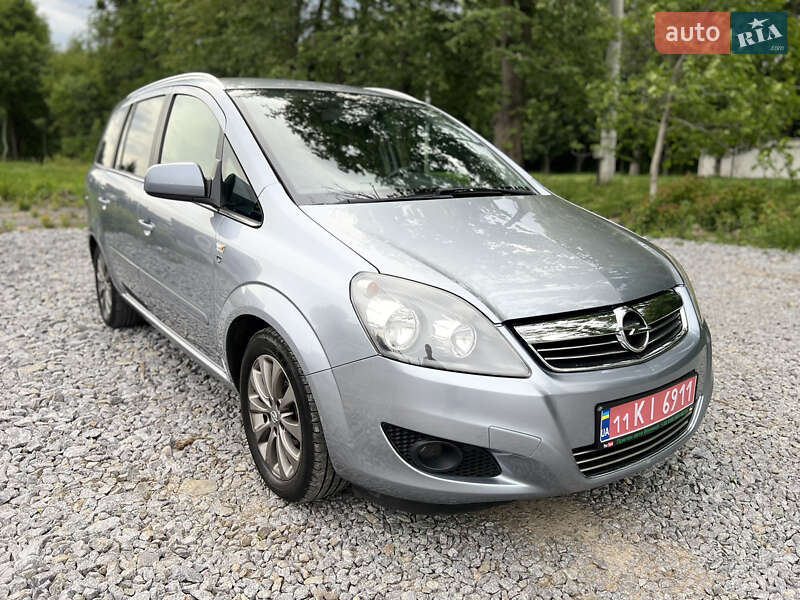 Минивэн Opel Zafira 2011 в Виннице