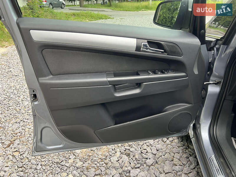 Минивэн Opel Zafira 2011 в Виннице