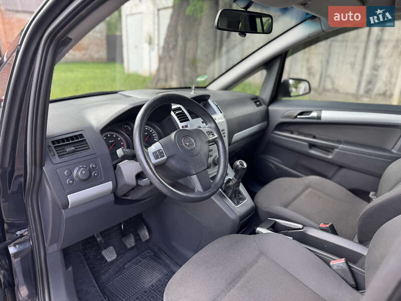 Мінівен Opel Zafira 2009 в Лубнах