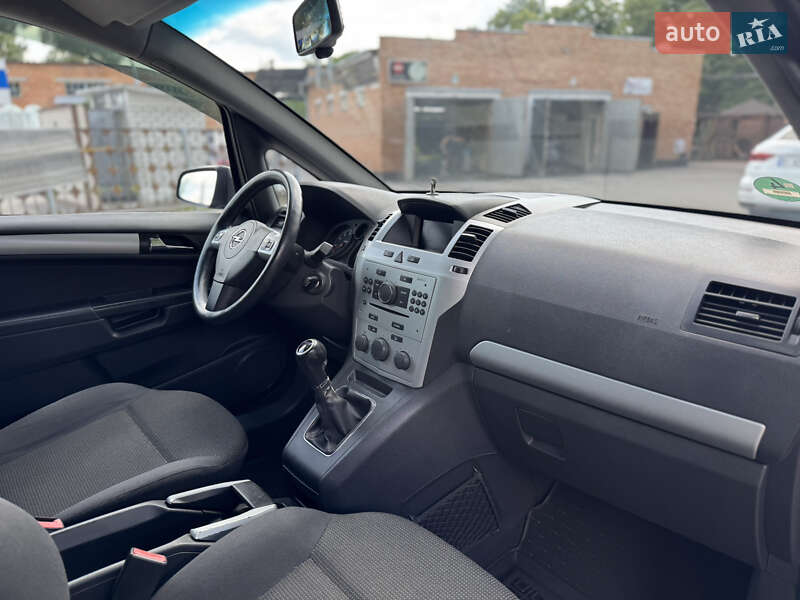 Мінівен Opel Zafira 2009 в Лубнах
