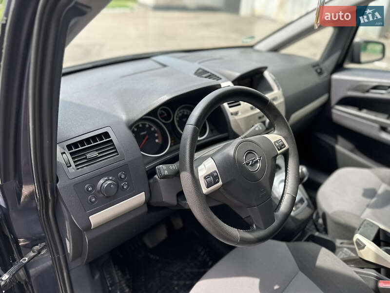 Минивэн Opel Zafira 2008 в Ровно