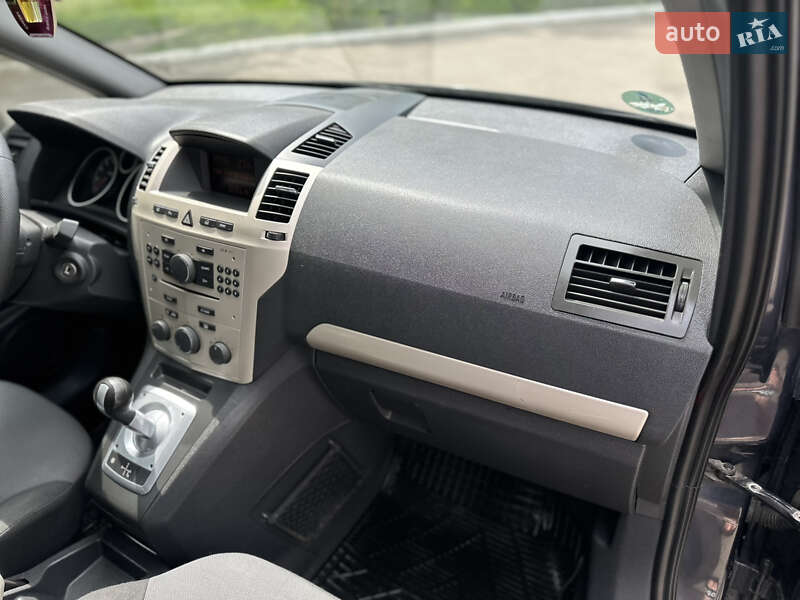 Минивэн Opel Zafira 2008 в Ровно