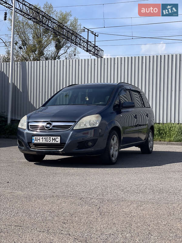 Минивэн Opel Zafira 2008 в 
