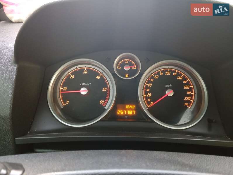 Минивэн Opel Zafira 2010 в Верховине фото 4 Минивэн Opel Zafira 2010 в Верховине