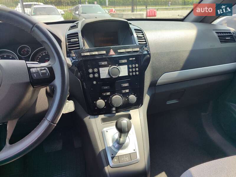 Минивэн Opel Zafira 2011 в Киеве