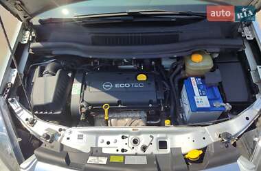Минивэн Opel Zafira 2011 в 