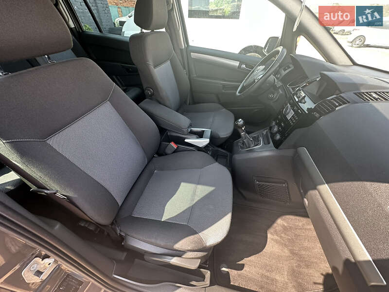 Минивэн Opel Zafira 2010 в Нежине