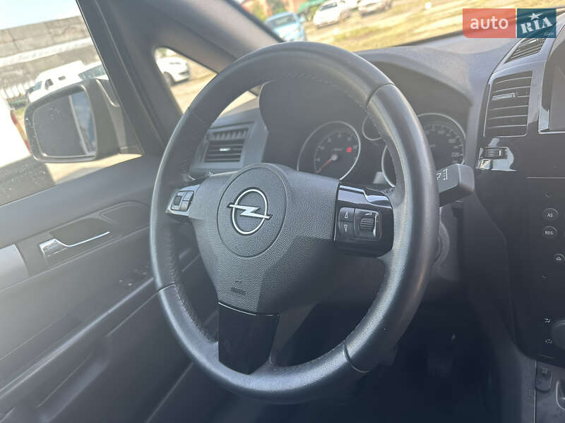 Минивэн Opel Zafira 2010 в Нежине