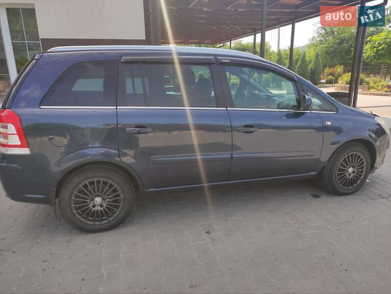 Мінівен Opel Zafira 2010 в Могилів-Подільському фото 4 Мінівен Opel Zafira 2010 в Могилів-Подільському