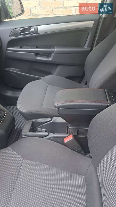 Минивэн Opel Zafira 2011 в Луцке